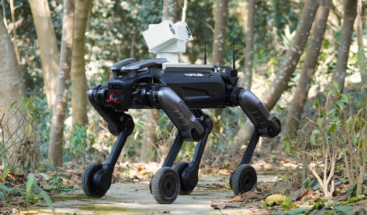 拓斯达发布四足机器狗“星仔”，正在消防安防领域开展场景验证