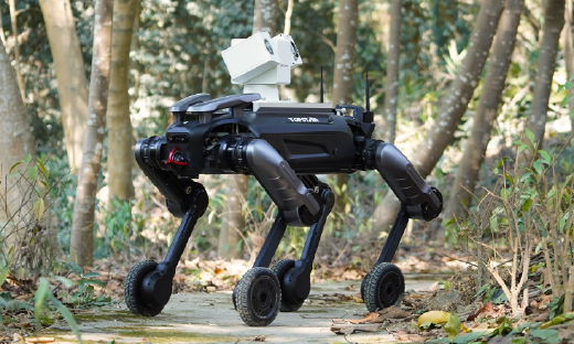 拓斯达发布四足机器狗“星仔”，正在消防安防领域开展场景验证