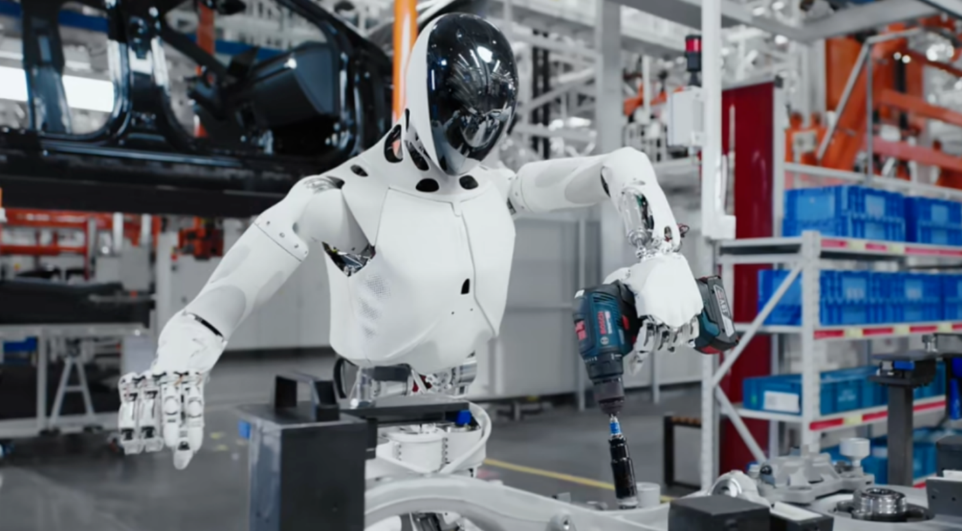 小鹏第一台量产人形机器人问世了！