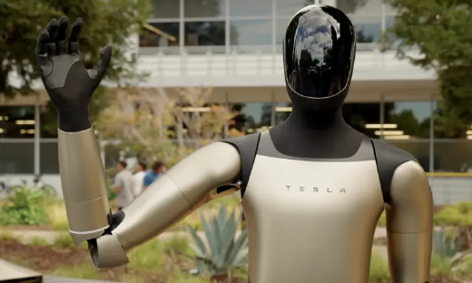 马斯克宣布：特斯拉Optimus发售日期定了！