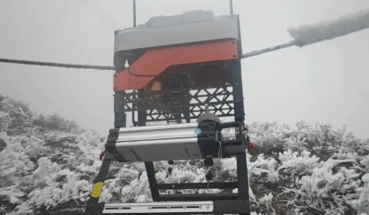 信通电子：自主研发新一代具身智能线路防冰机器人