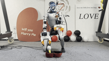 情人节暴击！下跪求婚的可以是机器人了