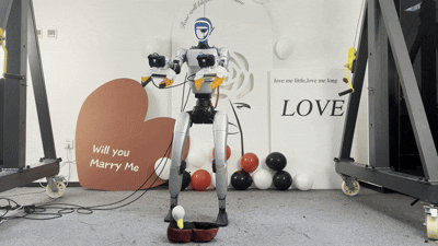 机器人上演浪漫求婚秀