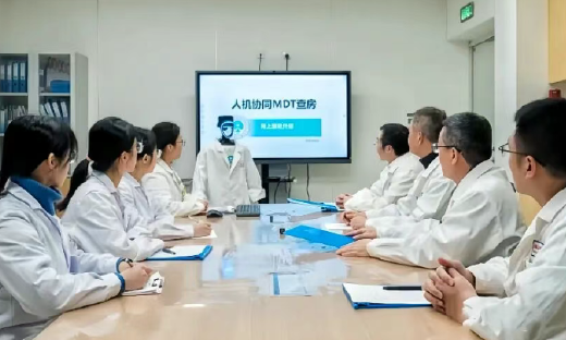 春晚人形机器人，在三甲医院当 “医生”了！马斯克预言提前上演？