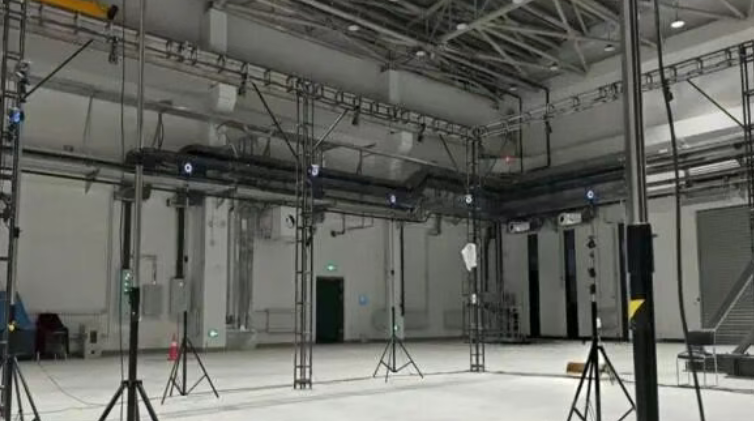 机器人“体检中心”争夺战：华测、苏试、东华谁手握具身智能“准生证”？