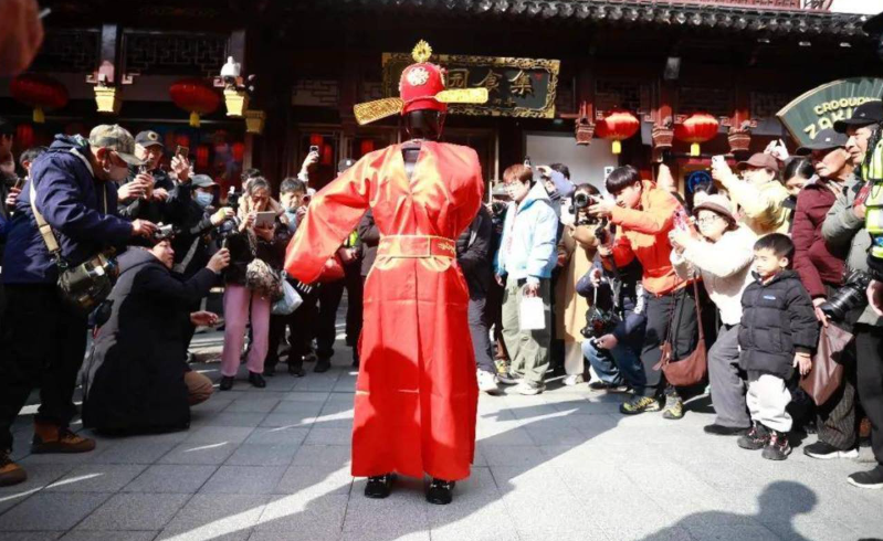 春晚之后，机器人忙着“走穴”接活