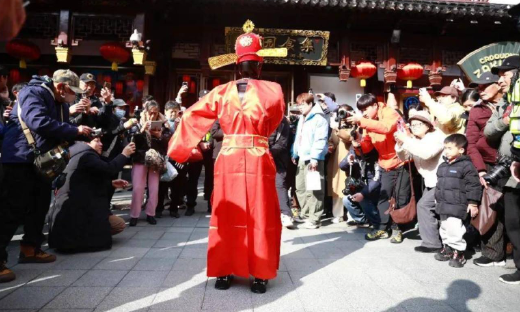 春晚之后，机器人忙着“走穴”接活