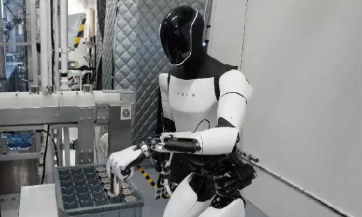 第一个吃螃蟹的人？马斯克放话：特斯拉要率先用人形机器人实现AGI