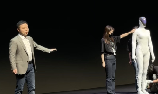 何小鹏：不是所有汽车厂商都能做人形机器人