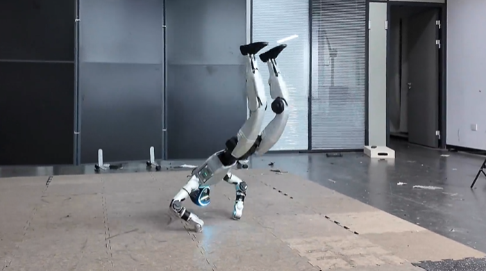 王兴兴署名！BIGAI联合宇树提出OmniXtreme框架，单策略通杀空翻、街舞所有高难度动作！