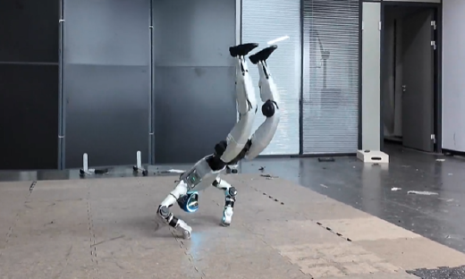 王兴兴署名！BIGAI联合宇树提出OmniXtreme框架，单策略通杀空翻、街舞所有高难度动作！