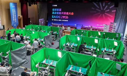 我在现场看到了最真实的具身开发者生态，EAIDC做的不只是benchmark
