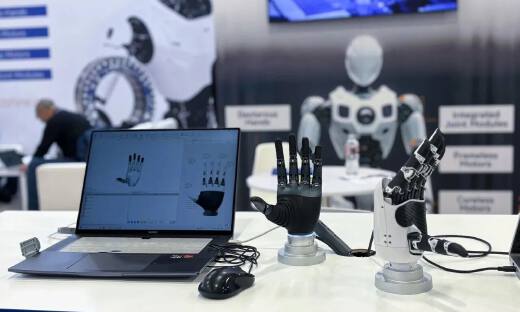 自研灵巧手，电机大厂迈向人形的“兵家必争”之地？