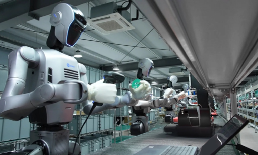 30+人形机器人抢跑上岗，“进厂”成具身智能下一个战场？