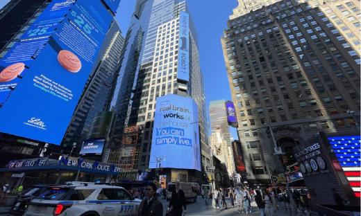 纽约时报广场上演“灵魂拷问”！这家机器人公司让外国网友坐不住了