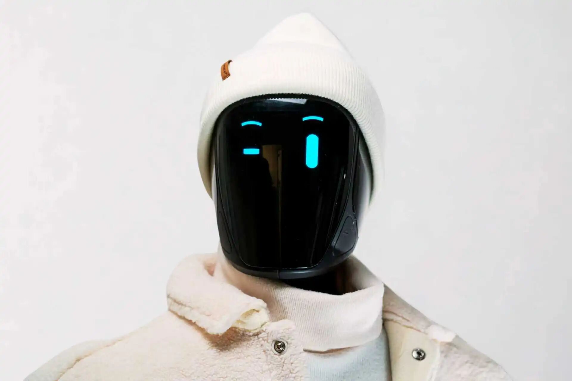 独家专访IntBot：从硅谷走向世界，用世界模型做社交给机器人“塑魂”