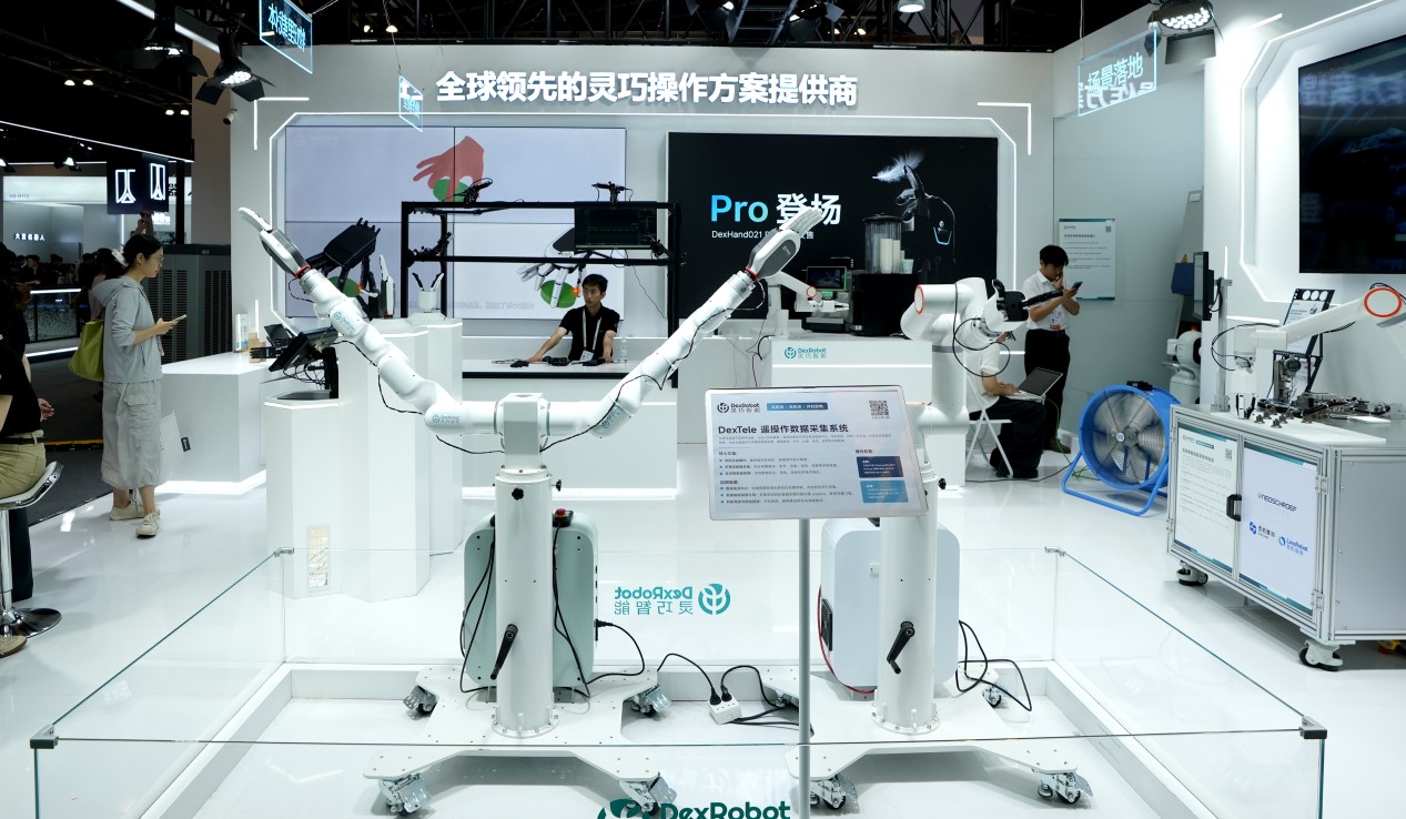 灵巧智能亮相WAIC，全栈自研驱动具身智能产业化落地