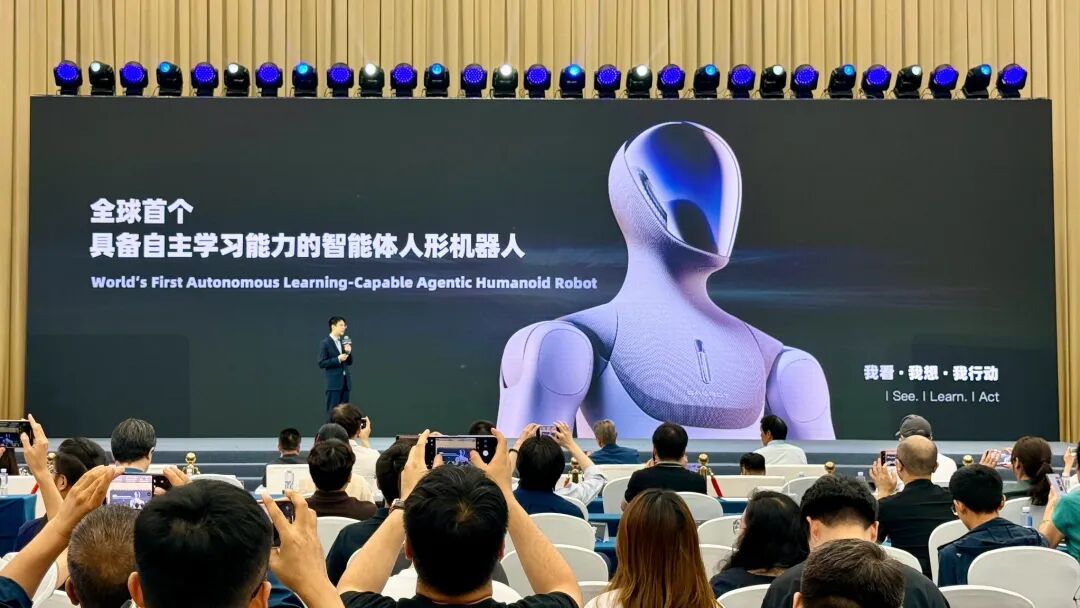WRC｜双足人形重磅亮相，银河通用 AstraBrain 奏响行业最强音