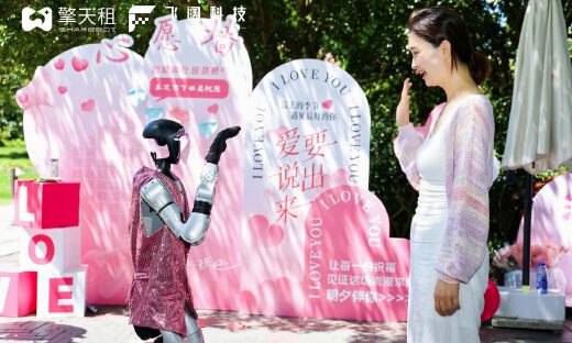 全国首个“机器人伴郎天团”亮相西湖！擎天租十城联动开启七夕暖心公益