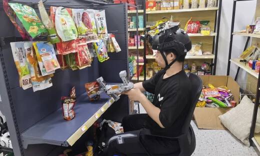 时薪15元，宝妈头顶摄像头：机器人还没上岗，她们可能先被优化了？