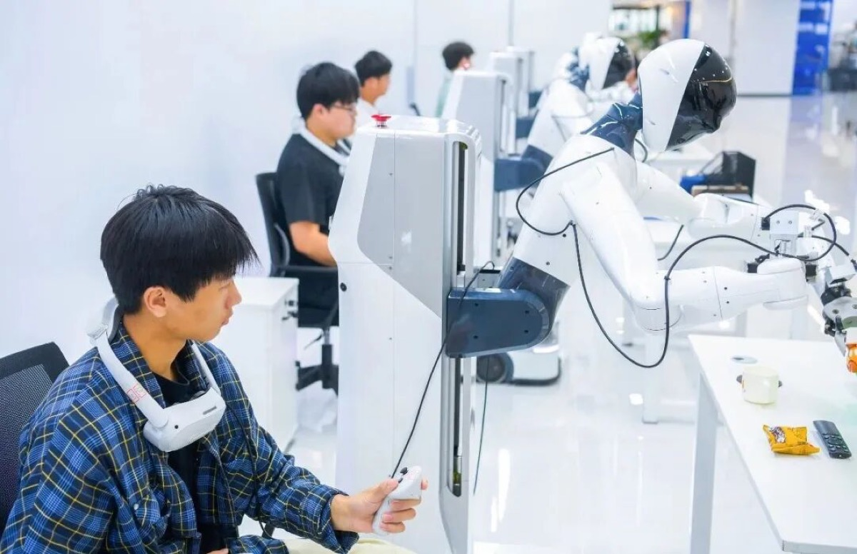 梁文锋松口了，DeepSeek紧盯具身智能