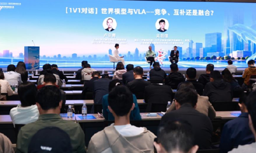 世界模型与VLA如何演进？卢宗青、吴祖煊共话具身智能的下一步